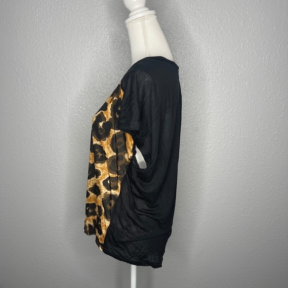 Forever 21 Leopard print top - Picture 3 of 8